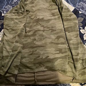 Green envelope camo lightweight hoodie 1X